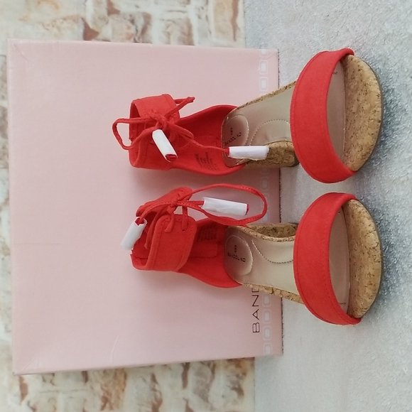 New Bandolino Semise Sandals - Picture 2 of 8